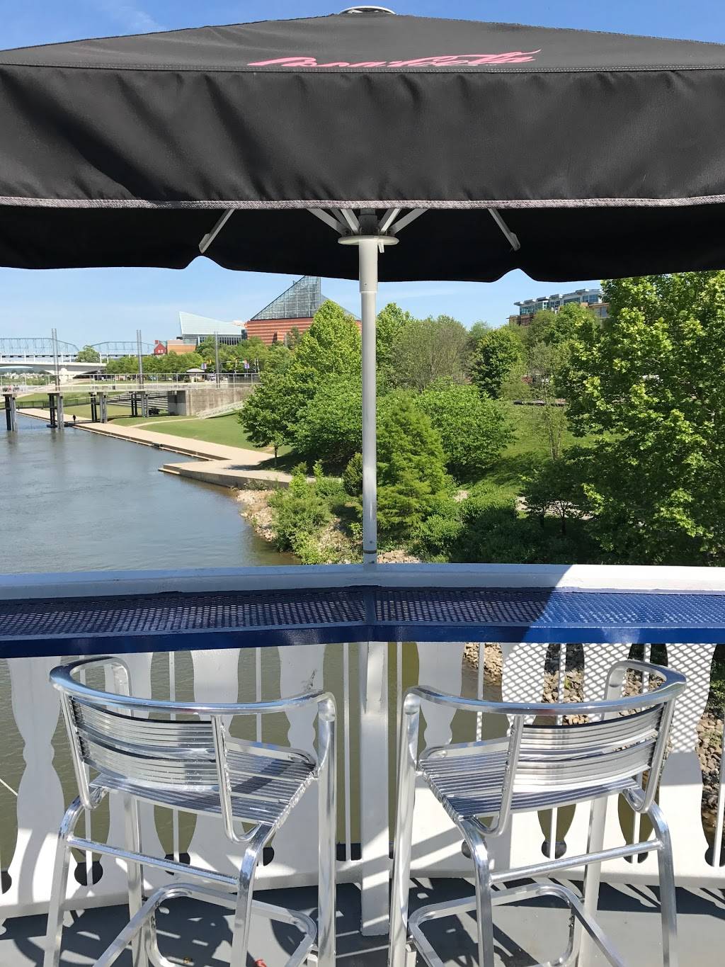 3rd Deck Burger Bar | restaurant | 151 Riverfront Pkwy, Chattanooga, TN 37402, USA | 4232664488 OR +1 423-266-4488