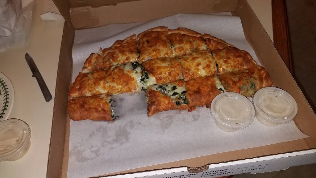 Giovannis Roast Beef and Pizza | restaurant | 127 Merrimack St, Methuen, MA 01844, USA | 9785575588 OR +1 978-557-5588