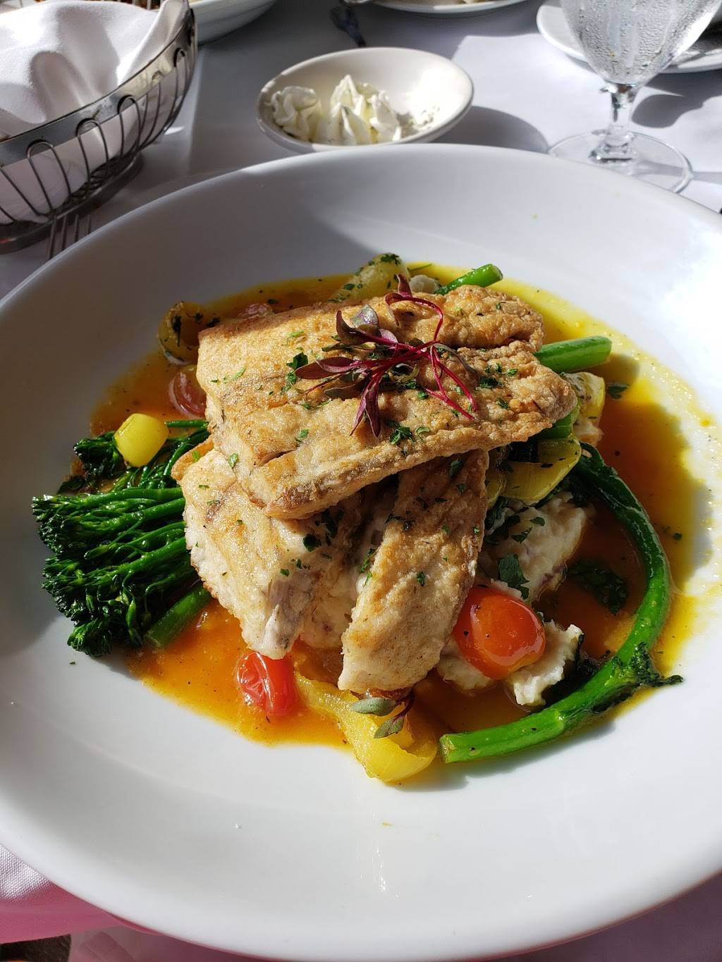 Old Fort Pub | restaurant | 65 Skull Creek Dr, Hilton Head Island, SC 29926, USA | 8436812386 OR +1 843-681-2386