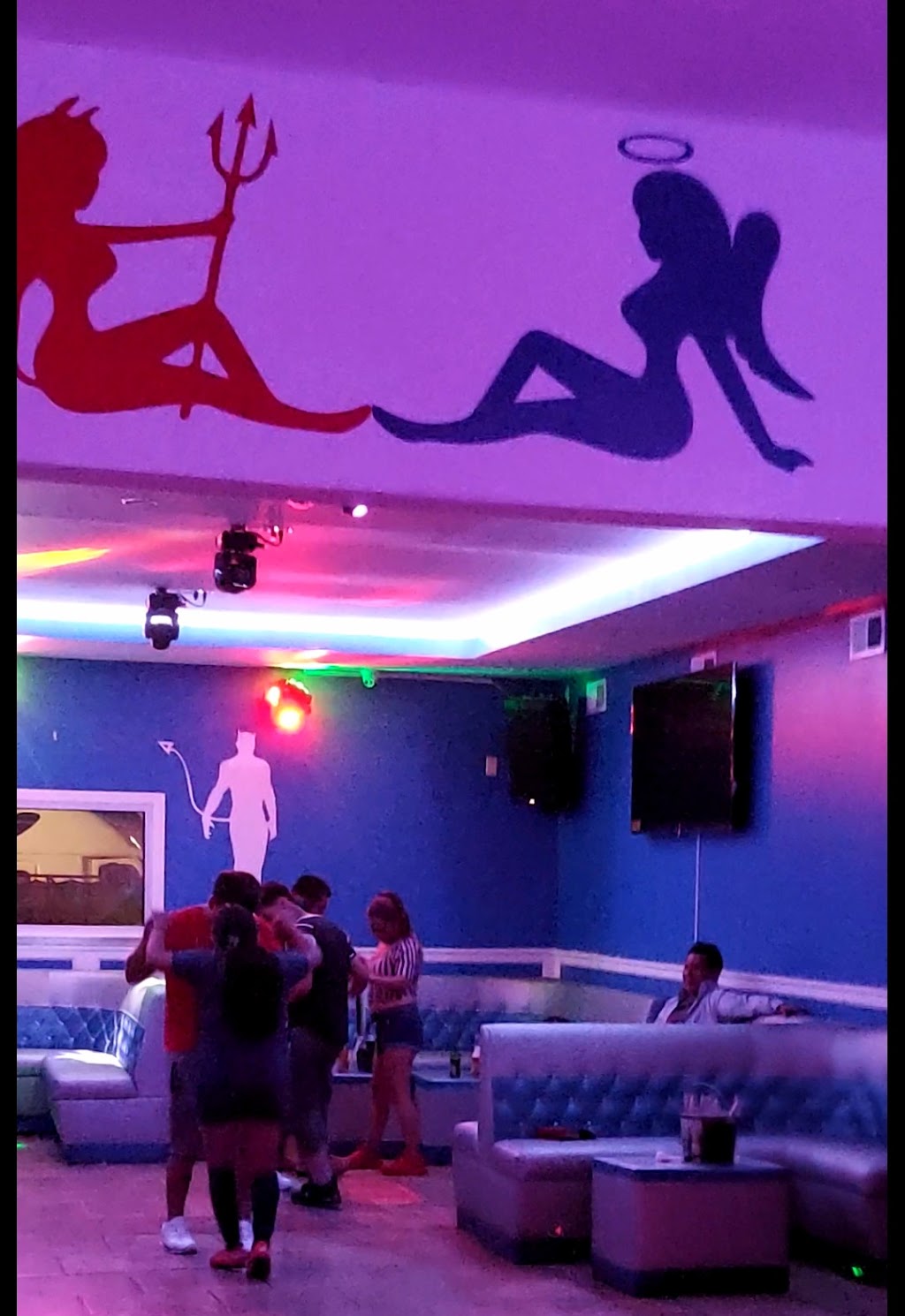 San Diablo Lounge | restaurant | 113 Delancy St, Newark, NJ 07105, USA | 8563933437 OR +1 856-393-3437