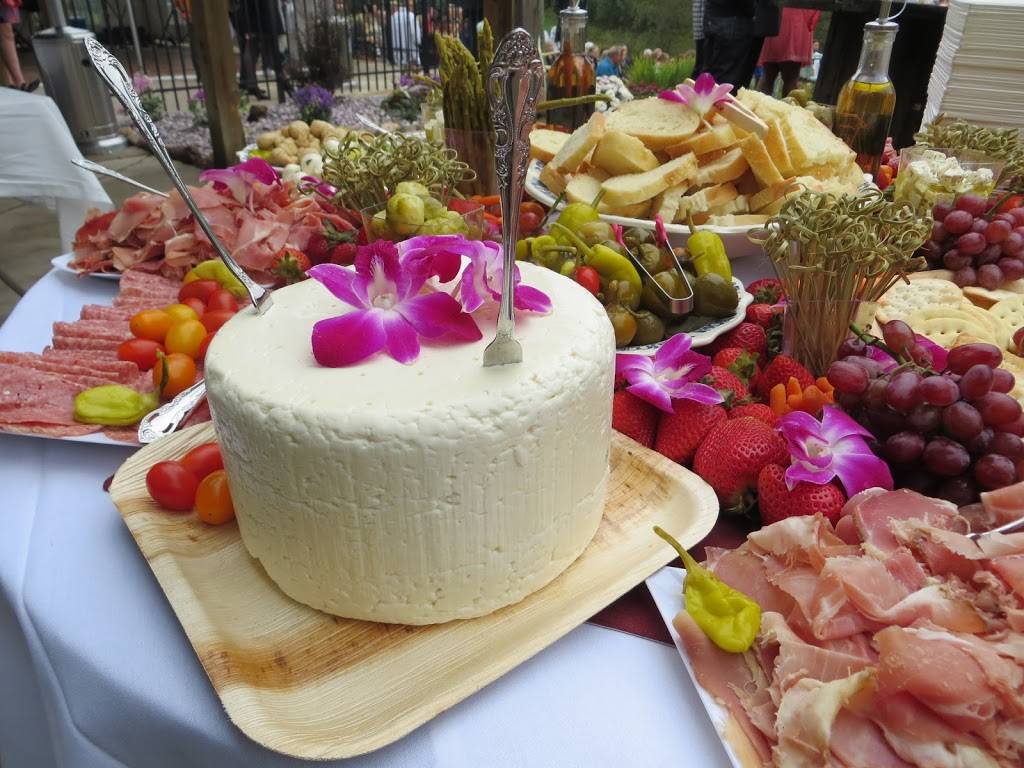 Curious Pig | restaurant | 117 S 5th St, Crystal Falls, MI 49920, USA | 9062827575 OR +1 906-282-7575