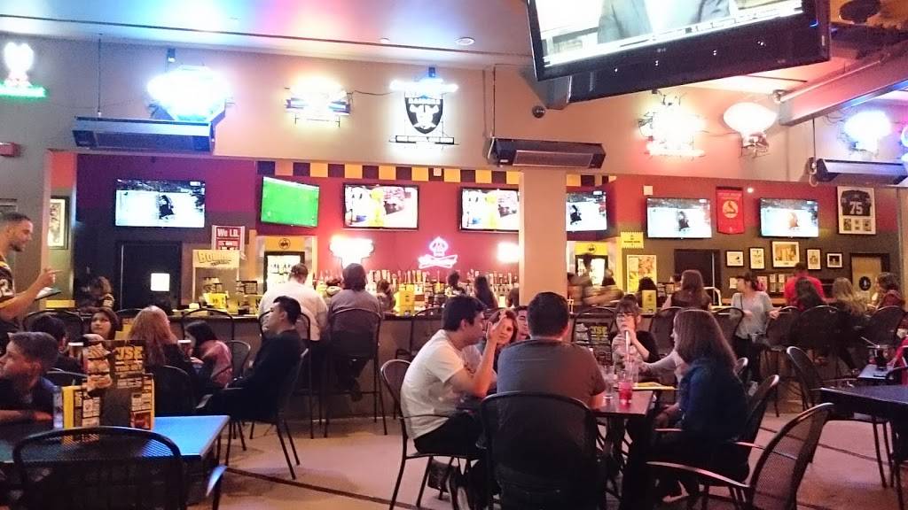 Buffalo Wild Wings | restaurant | 240 S Brea Blvd, Brea, CA 92821, USA | 7145821590 OR +1 714-582-1590