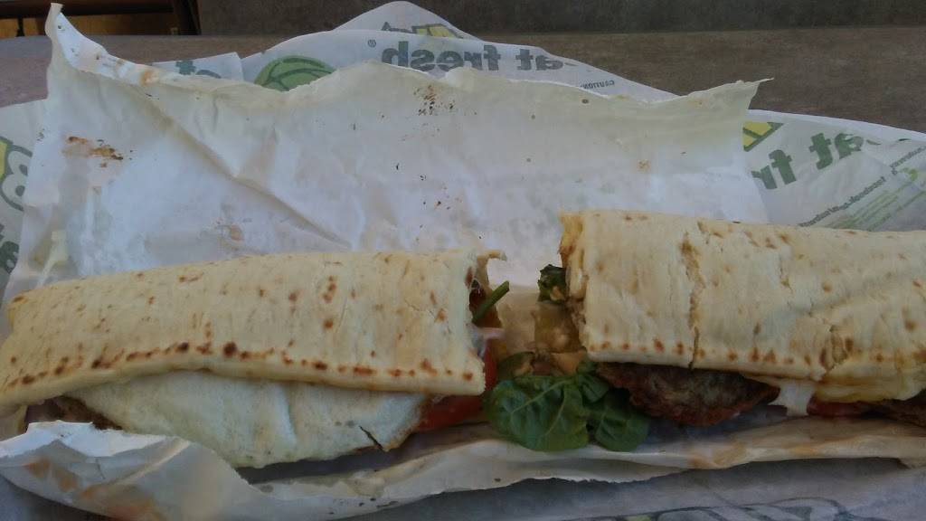 Subway | restaurant | 951 S Park St, Madison, WI 53715, USA | 6082516553 OR +1 608-251-6553