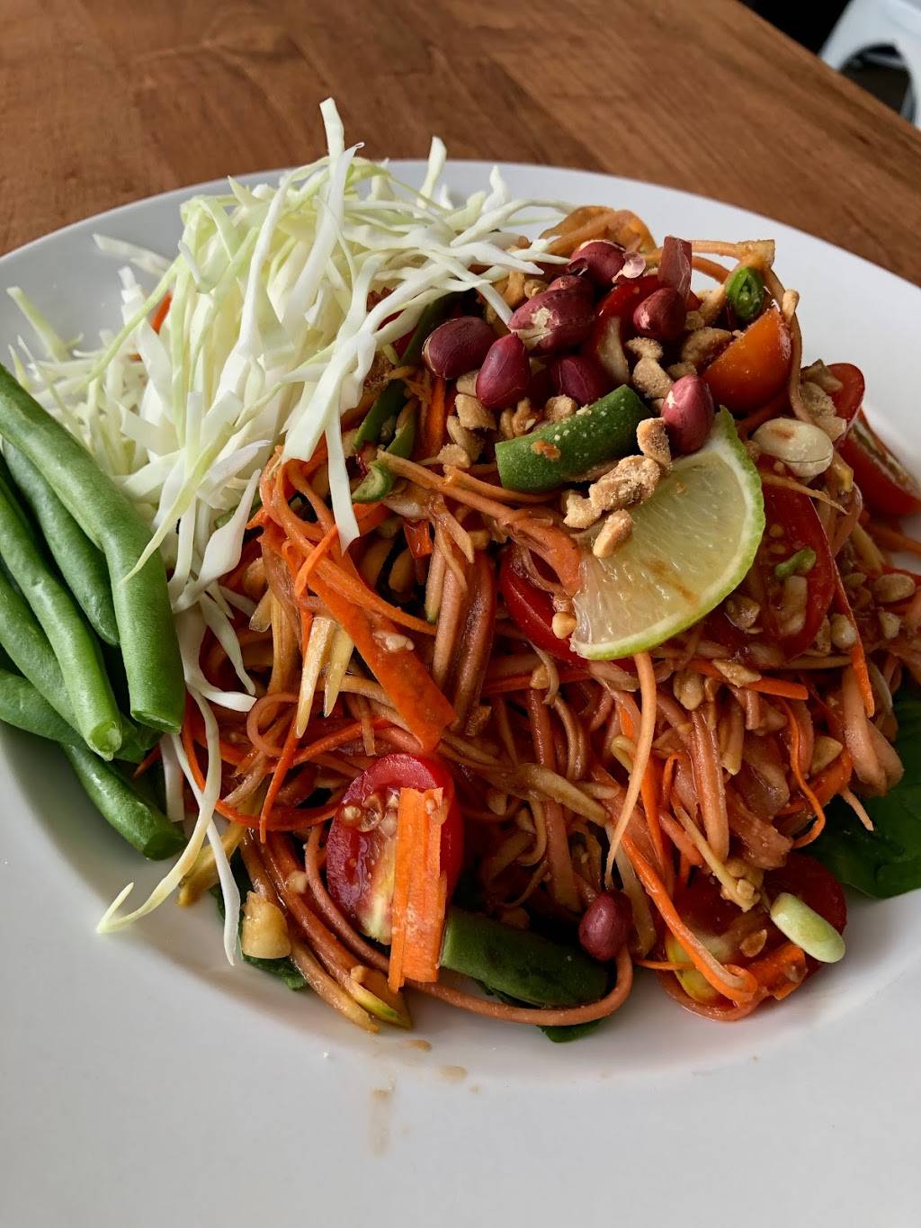 Screaming Carrots | restaurant | 826 W Hallandale Beach Blvd, Hallandale Beach, FL 33009, USA | 7544009614 OR +1 754-400-9614