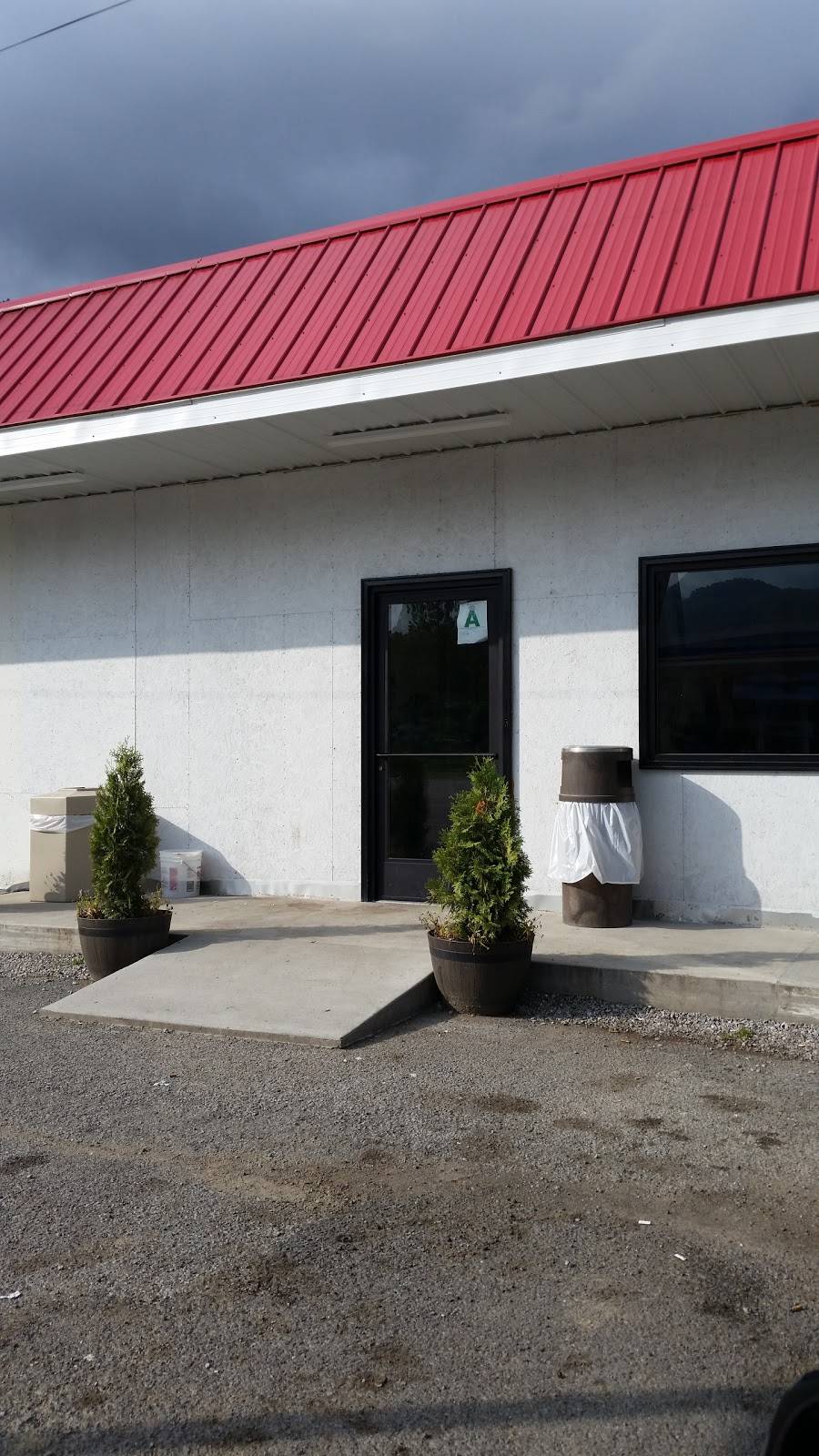 Dairy Hut | restaurant | 119 S Main St, Evarts, KY 40828, USA | 6068370064 OR +1 606-837-0064