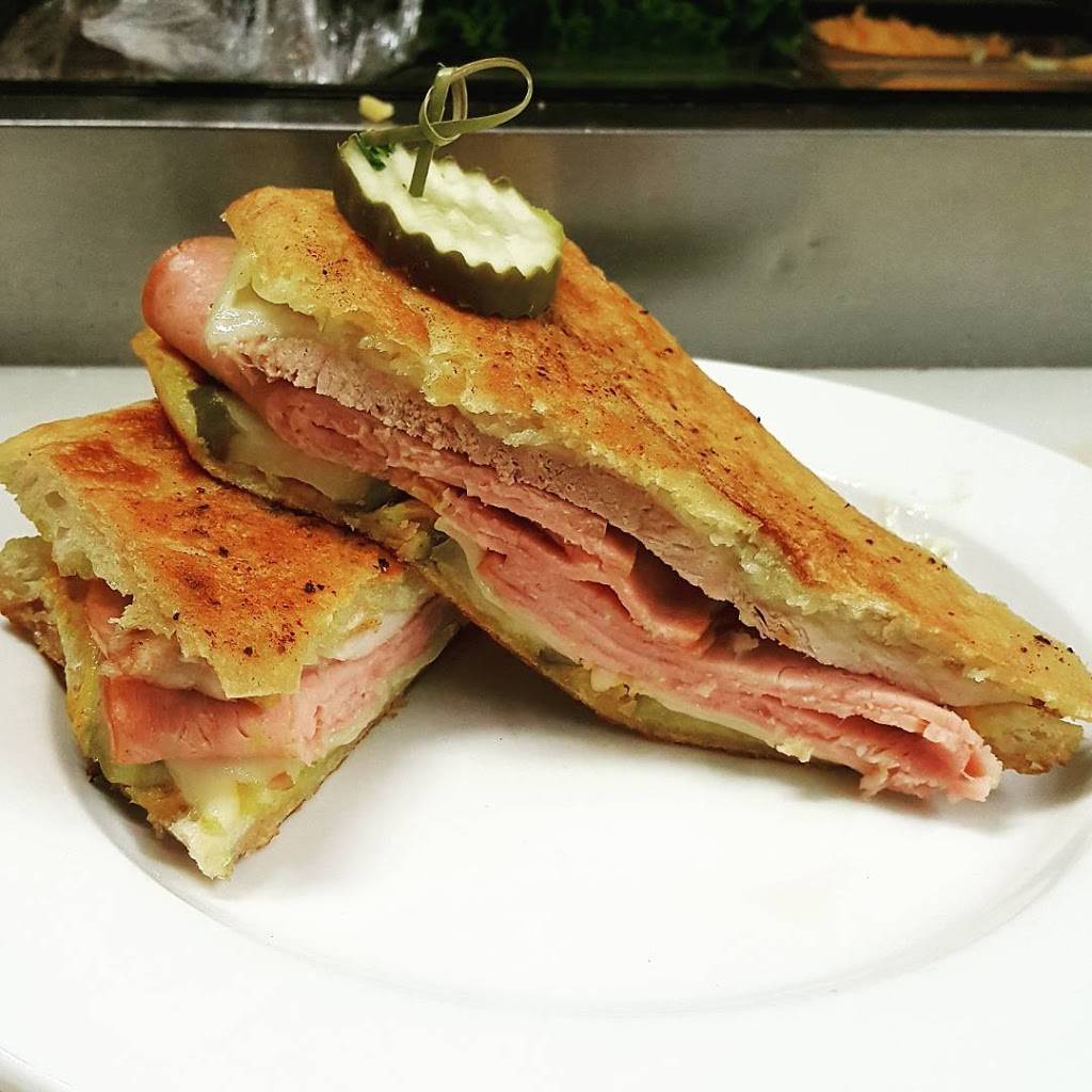 Delanies Neighborhood Grille | restaurant | 67 West Ave, Tallmadge, OH 44278, USA | 3306302888 OR +1 330-630-2888