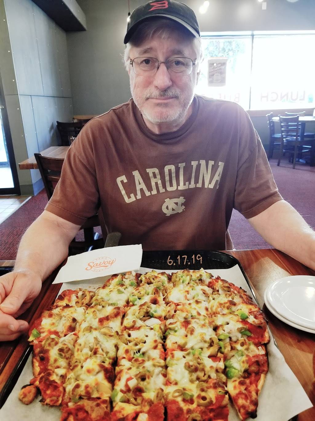 Reds Savoy Pizza | restaurant | 225 Central Ave, Osseo, MN 55369, USA | 7632054662 OR +1 763-205-4662