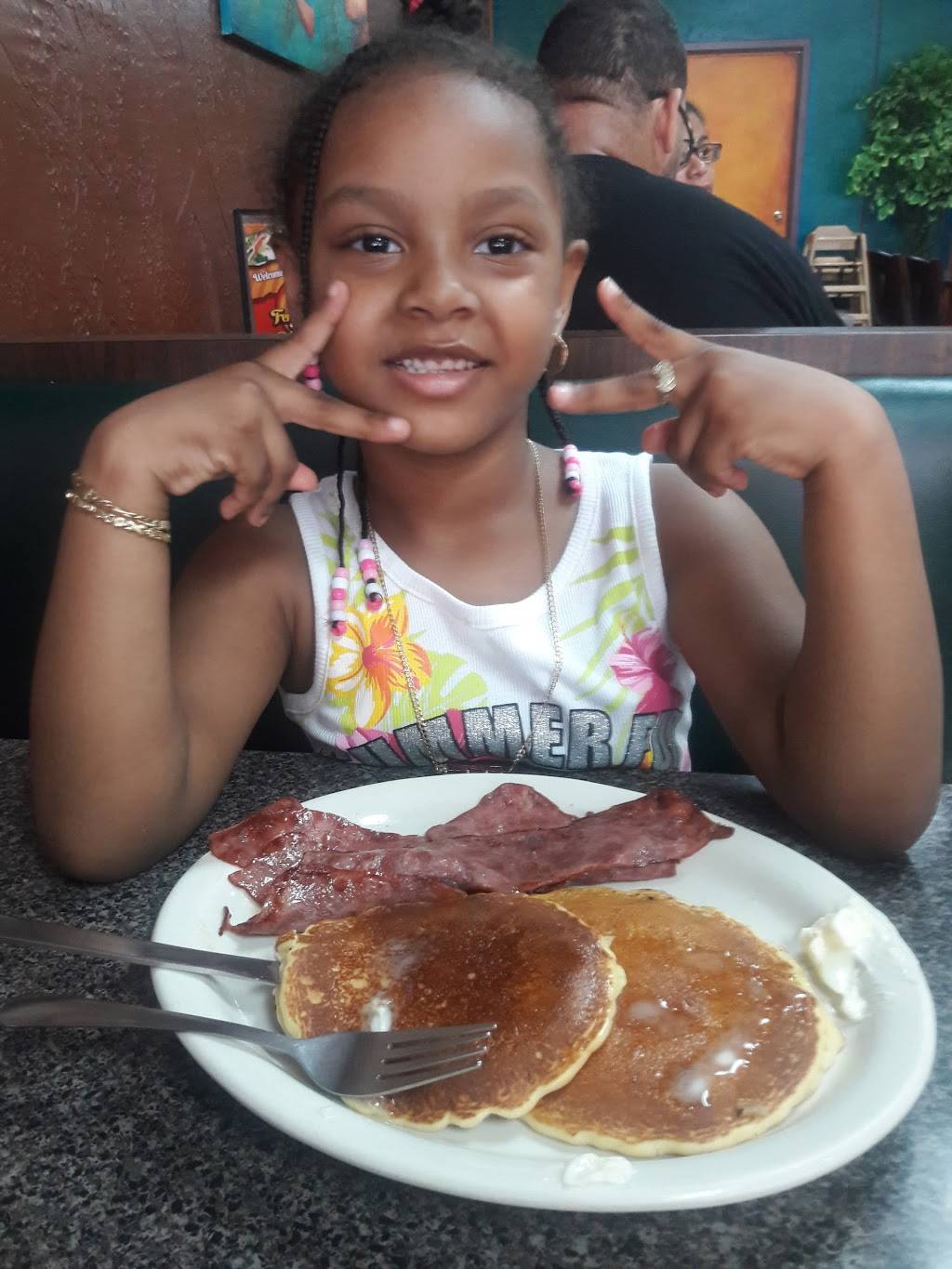 White Diamond Diner | restaurant | 1208 E Grand St, Elizabeth, NJ 07201, USA | 9083528555 OR +1 908-352-8555