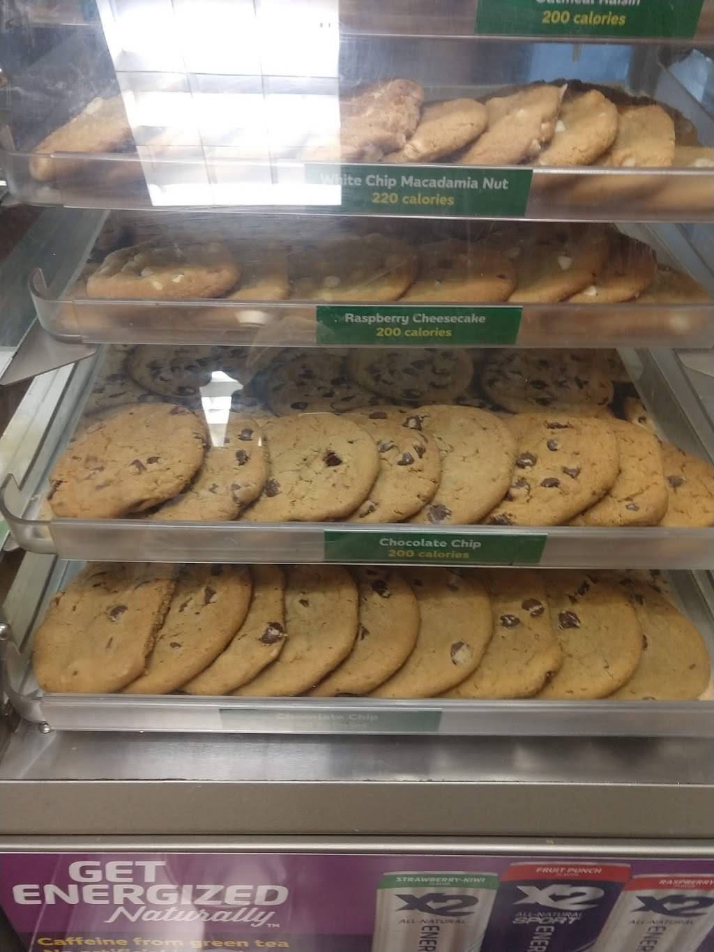 Subway | meal takeaway | 3 Market Square, Pittsburgh, PA 15222, USA | 4122612955 OR +1 412-261-2955