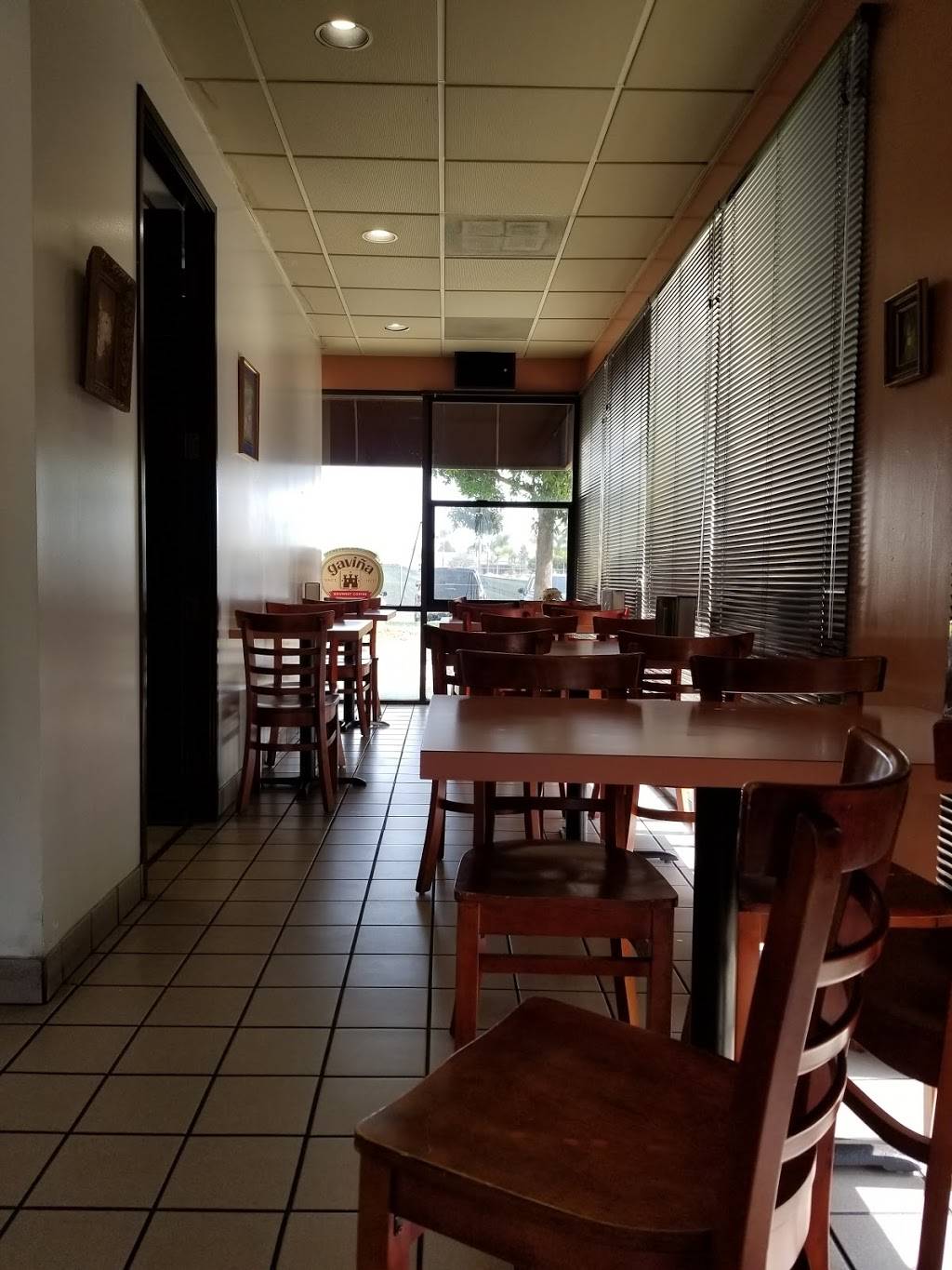 Lakeside Cafe | meal takeaway | 3700 S Susan St # 190, Santa Ana, CA 92704, USA | 7149572744 OR +1 714-957-2744