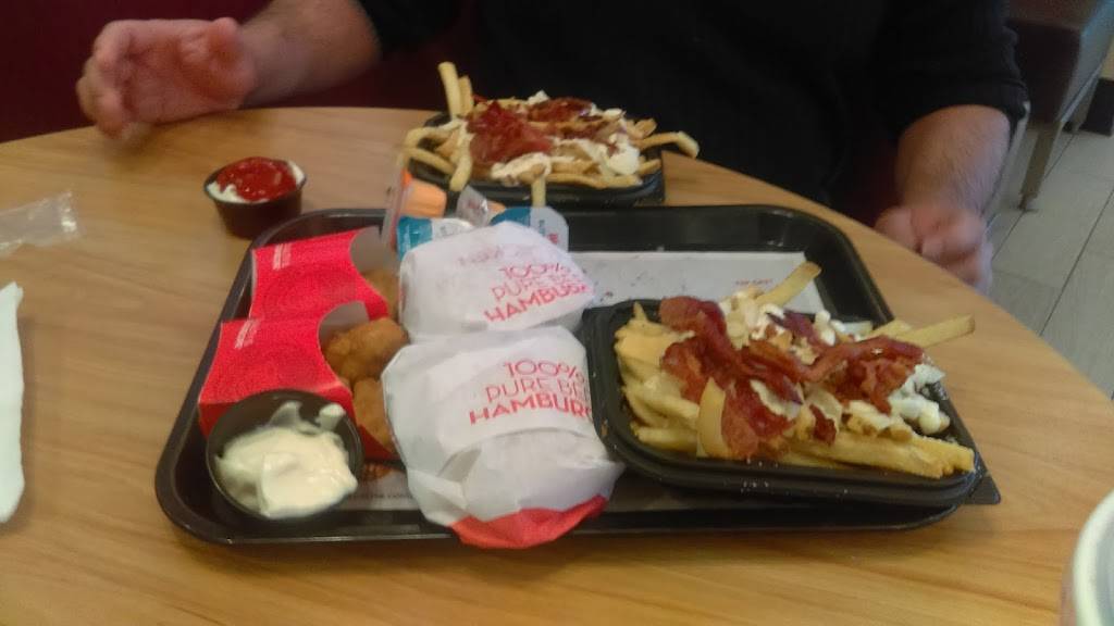 Wendys | restaurant | 211 Charlton Rd, Sturbridge, MA 01566, USA | 5083478702 OR +1 508-347-8702