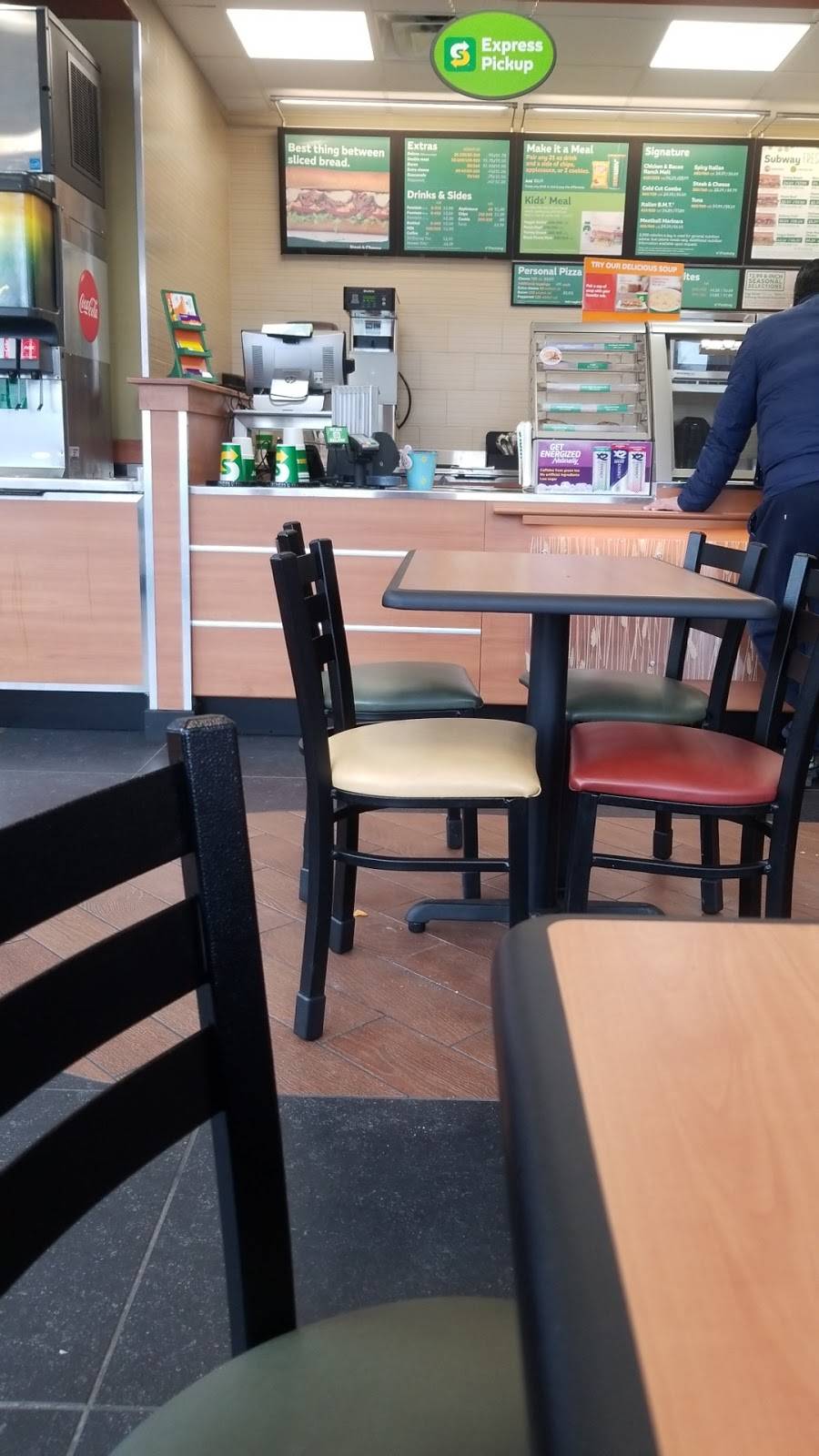 Subway Restaurants | restaurant | 2915 S Kinnickinnic Ave, Bay View, WI 53207, USA | 4145022001 OR +1 414-502-2001