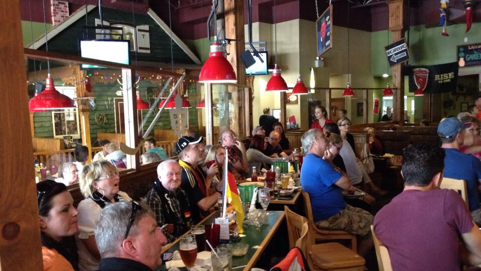 Joe Tomatos Restaurant | restaurant | 1020 10th St W, Owen Sound, ON N4K 5S1, Canada | 5193715637 OR +1 519-371-5637