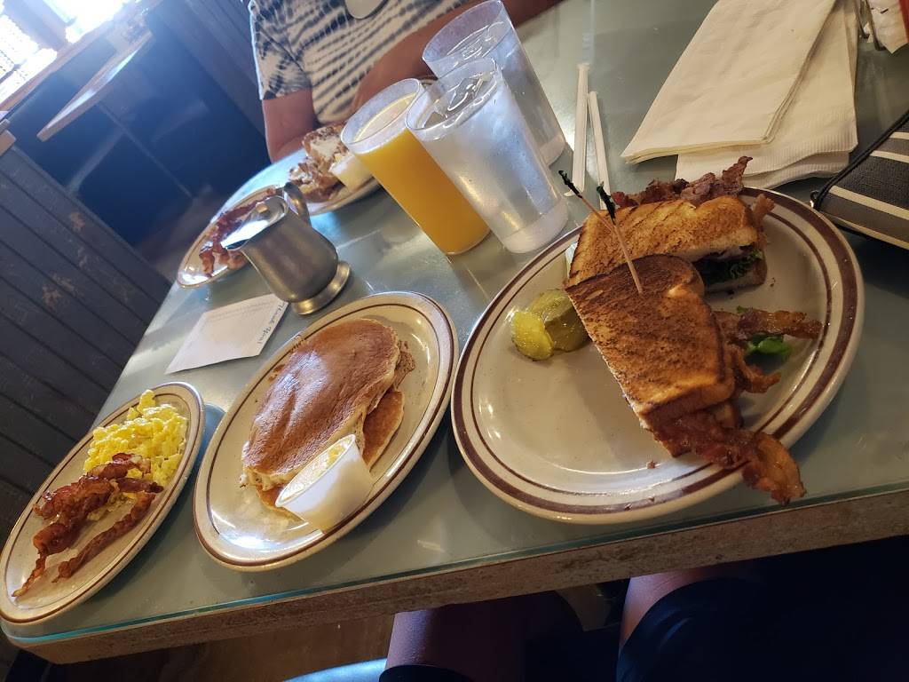 Royal Cafe | cafe | 10793 Grand Ave, Sun City, AZ 85351, USA | 6238750676 OR +1 623-875-0676