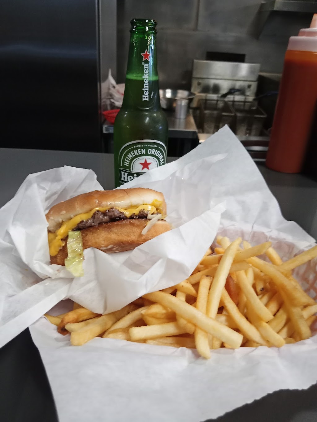 JOINTED CUE BILLIARDS | restaurant | 2375 Fruitridge Rd, Sacramento, CA 95822, USA | 9164563243 OR +1 916-456-3243