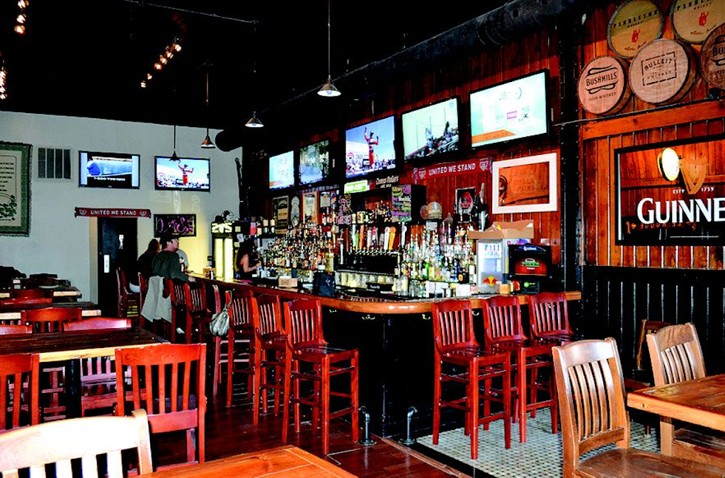 Thomas Magees Sporting House Whiskey Bar | restaurant | 1408 E Fisher Service Dr, Detroit, MI 48207, USA | 3132634342 OR +1 313-263-4342