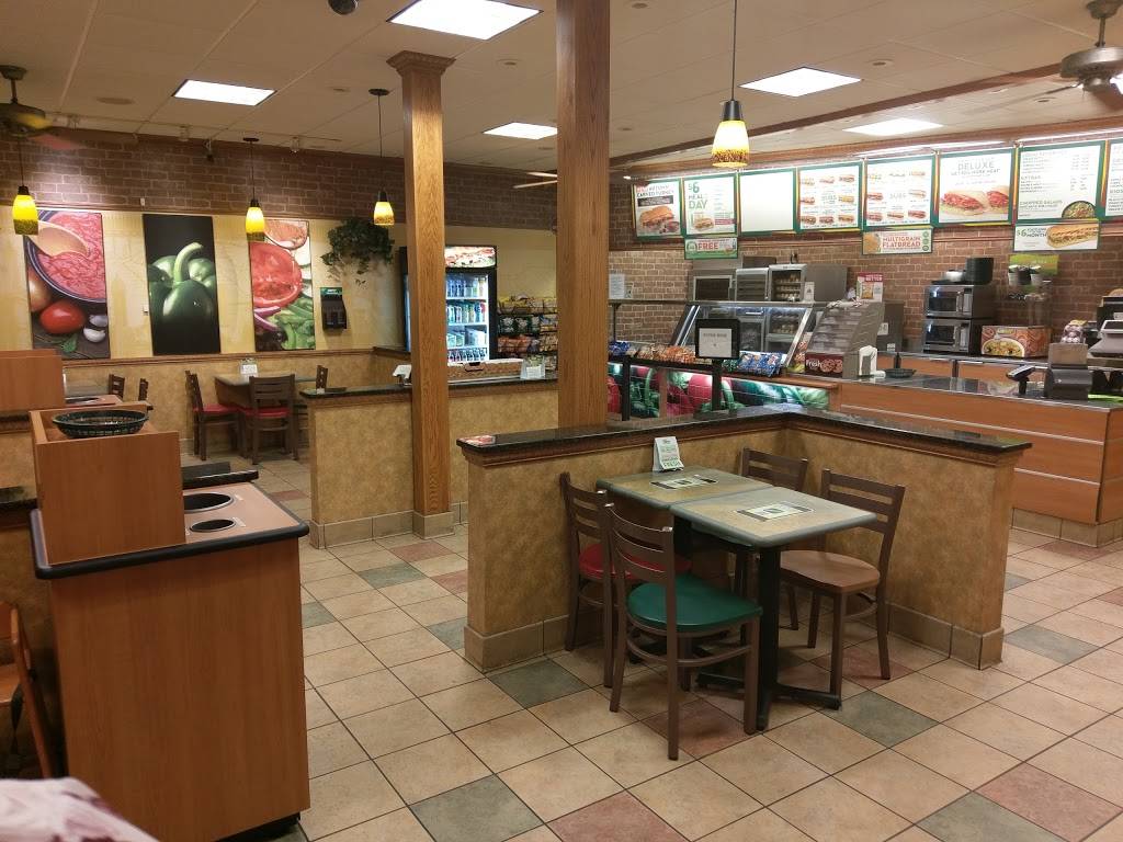 Subway | restaurant | 10 Sullivan St, Berwick, ME 03901, USA | 2076989906 OR +1 207-698-9906
