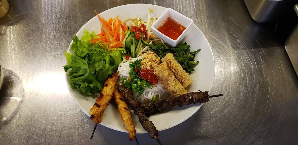 Phở Đông Gia Việt Thái Restaurant Halal | restaurant | 256 Browns Line, Etobicoke, ON M8W 1X1, Canada | 6479965744 OR +1 647-996-5744