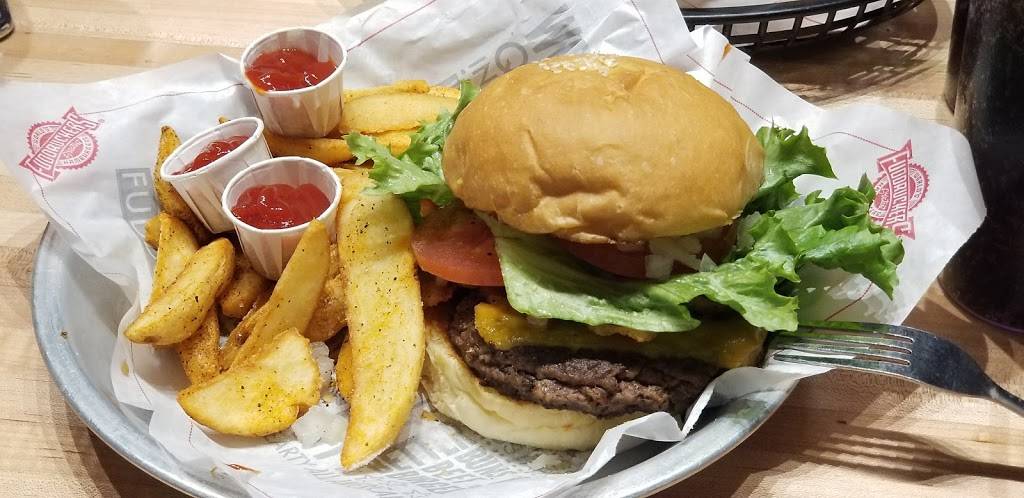 Fuddruckers | restaurant | 6360 North Point Pkwy, Alpharetta, GA 30022, USA | 7704753338 OR +1 770-475-3338