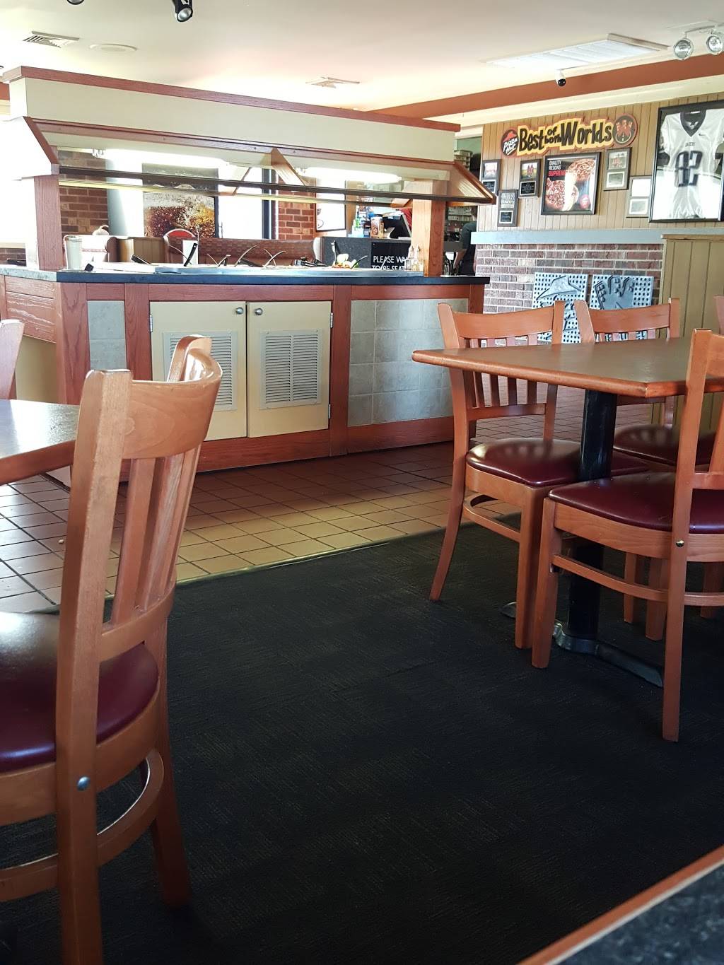 Pizza Hut | meal takeaway | 150 Oakville Rd, Appomattox, VA 24522, USA | 4343525096 OR +1 434-352-5096