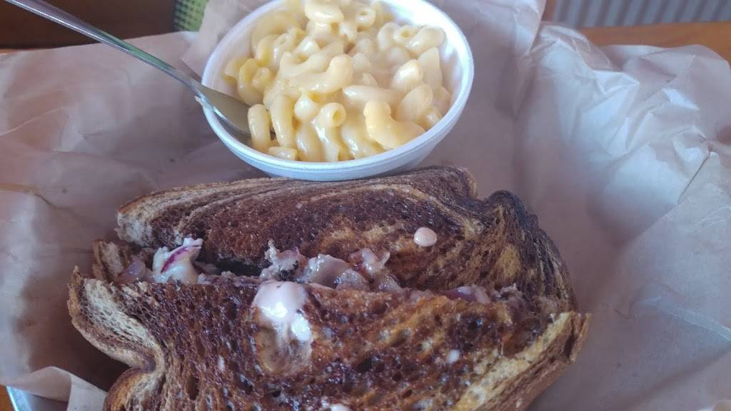 Buck Snort | restaurant | 113 4th St, Neola, IA 51559, USA | 7124859090 OR +1 712-485-9090