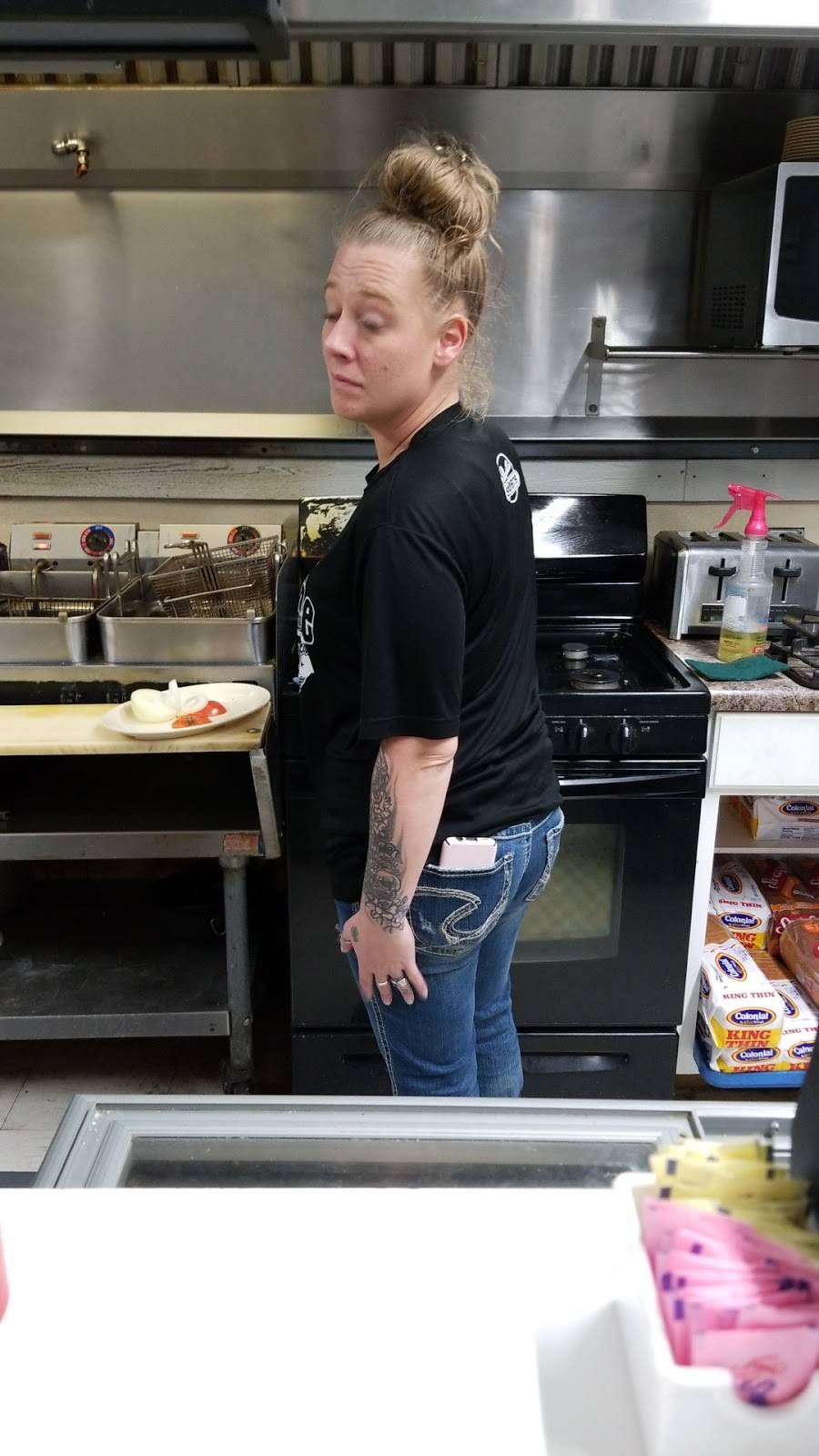 Crickets Lunch Room | restaurant | 112 E State St, Princeton, IN 47670, USA | 8123854039 OR +1 812-385-4039