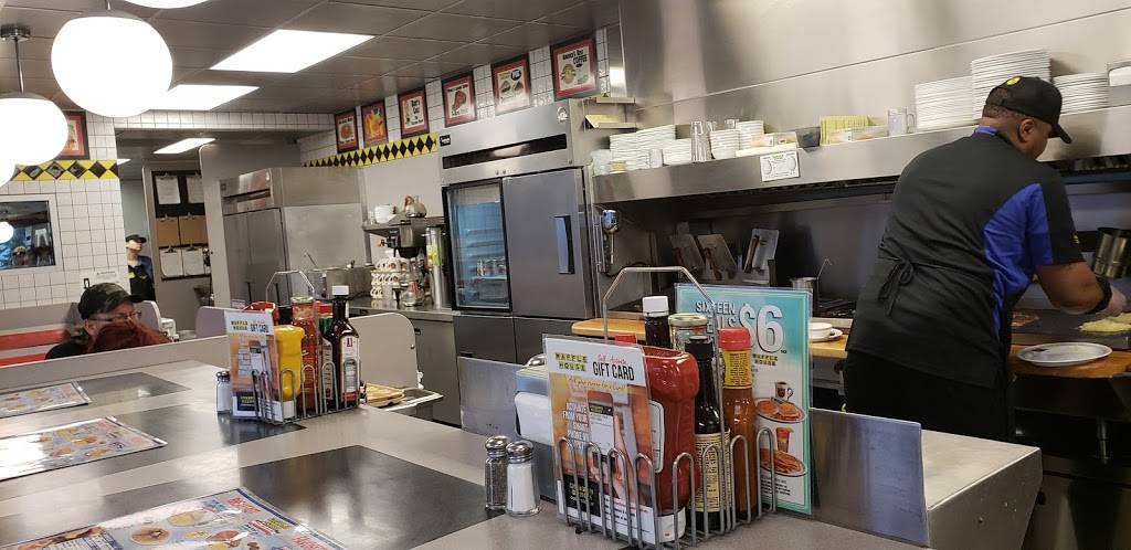 Waffle House | meal takeaway | 2284 Gala Ave, Hubbard, OH 44425, USA | 3305343000 OR +1 330-534-3000