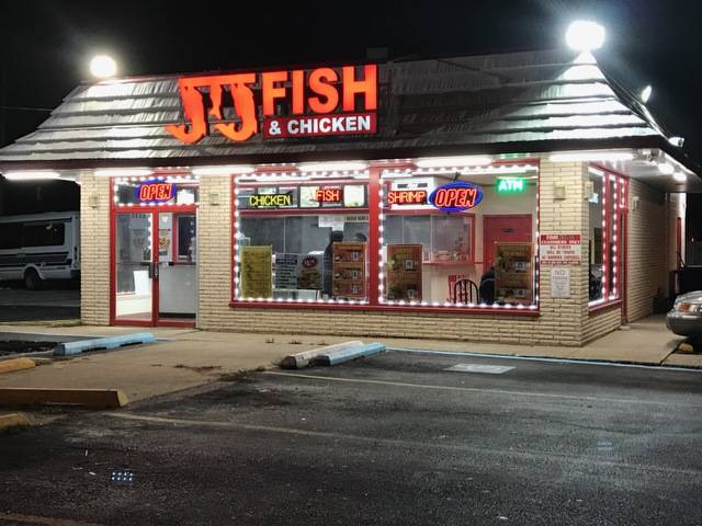J&J Fish and Chicken | restaurant | 5050 Broadway, Gary, IN 46408, USA | 2198847000 OR +1 219-884-7000
