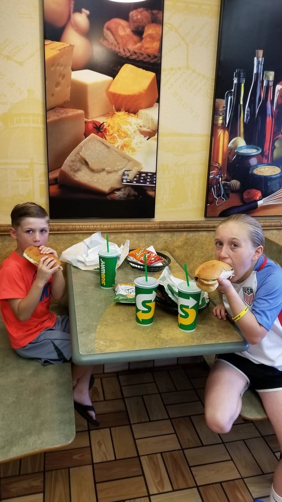 Subway Restaurants | restaurant | 40 Clarkson Wilson Center, Chesterfield, MO 63017, USA | 6365320112 OR +1 636-532-0112