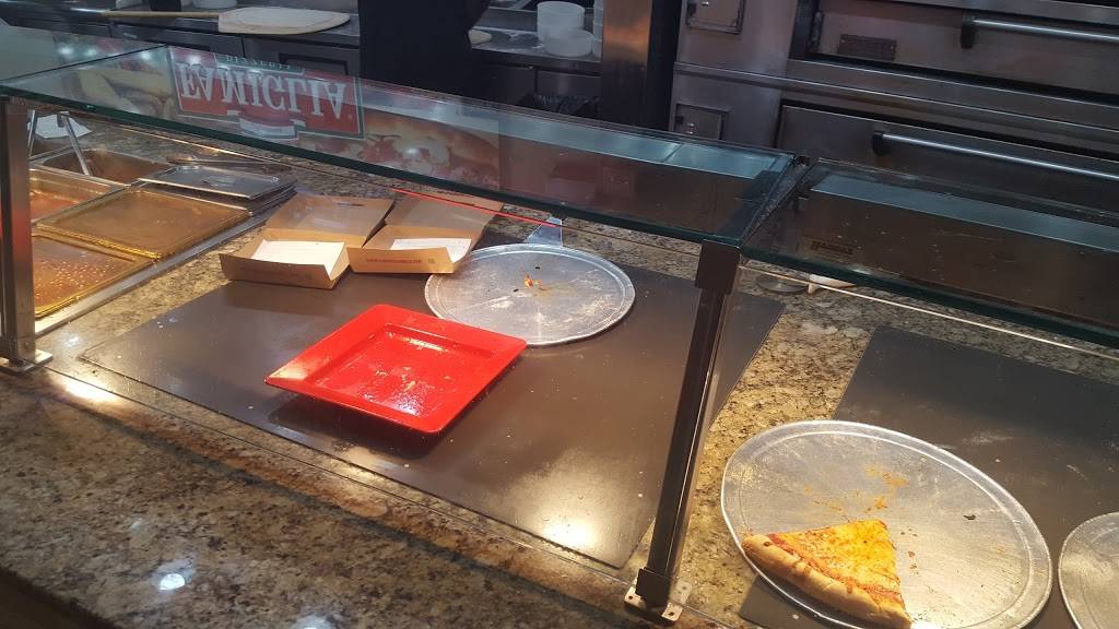 Famous Famiglia | restaurant | 1 1 Terminal Dr, Nashville, TN 37214, USA | 6152754400 OR +1 615-275-4400