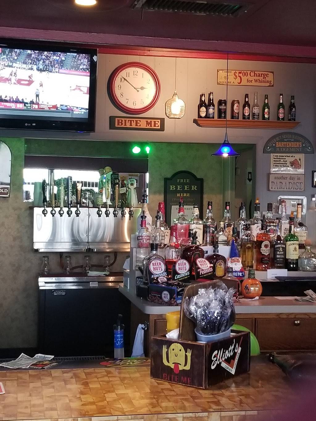 Elliotts Corner Junction | restaurant | 826 N Ladd St, Pontiac, IL 61764, USA | 8158446410 OR +1 815-844-6410