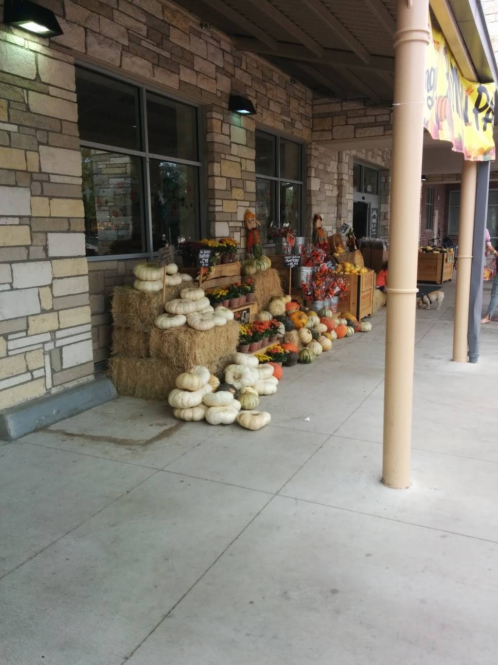 Shops at Mira Vista | shopping mall | 2765-2805 Bee Caves Rd, Rollingwood, TX 78746, USA | 7135993500 OR +1 713-599-3500