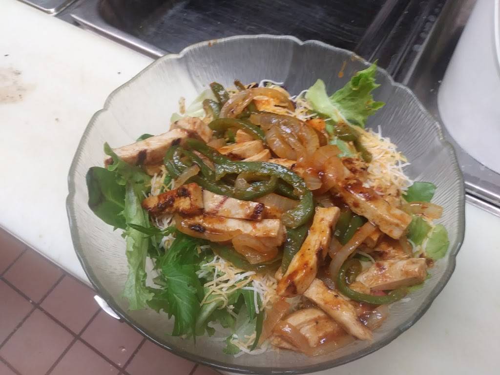 J&Js Family Restaurant | restaurant | 1 North St, Yale, MI 48097, USA | 8103873300 OR +1 810-387-3300