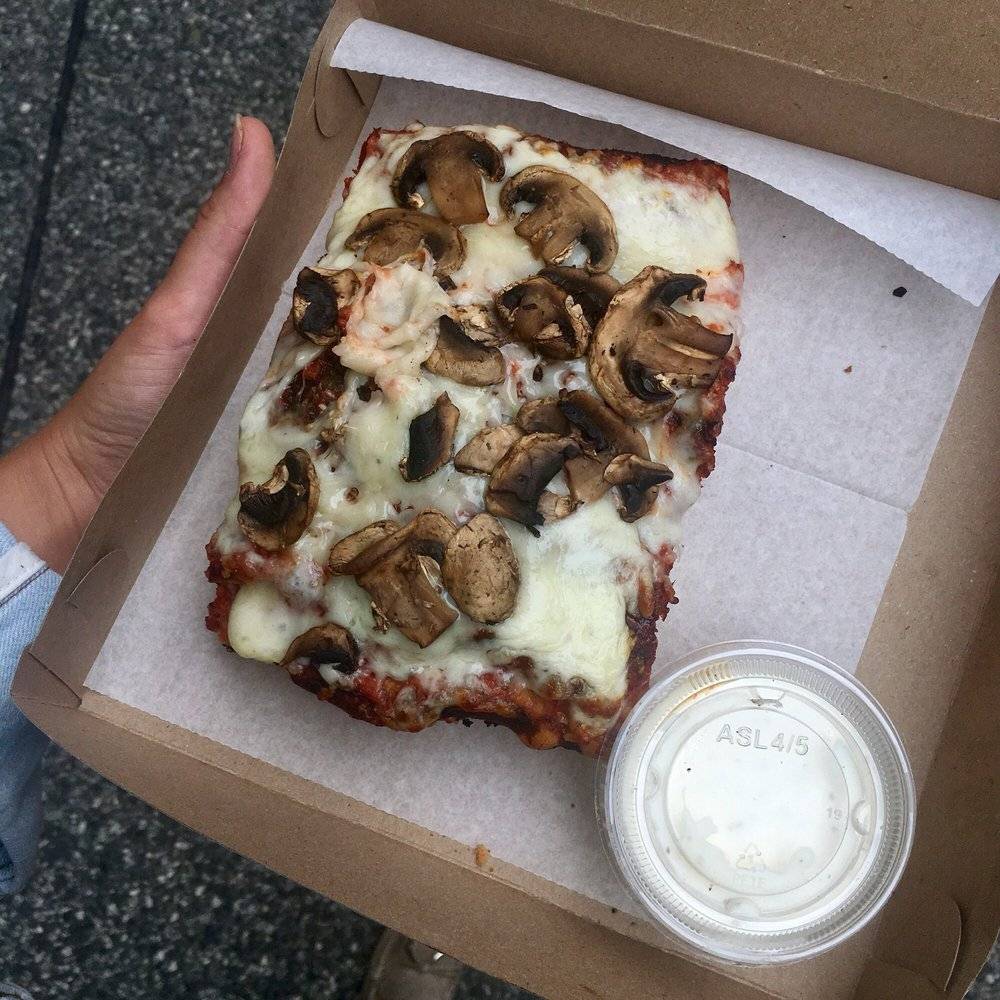 La Gondola Pizzeria | restaurant | 4 Market Square, Pittsburgh, PA 15222, USA | 4122615252 OR +1 412-261-5252