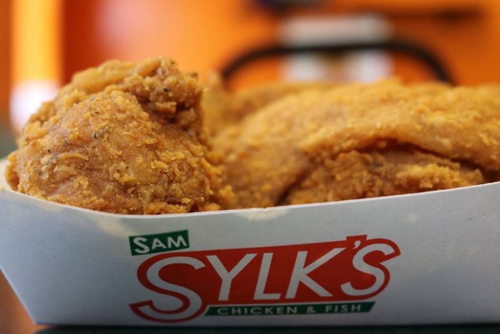 Sam Sylk Chicken and Fish | restaurant | 12672 Rockside Rd, Garfield Heights, OH 44125, USA | 2165105810 OR +1 216-510-5810