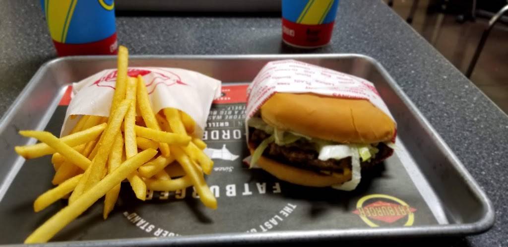 Fatburger | restaurant | 314 W Valley Pkwy, Escondido, CA 92025, USA | 7604899999 OR +1 760-489-9999