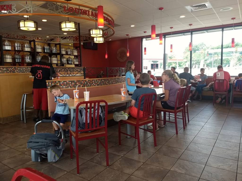 Popeyes Louisiana Kitchen | restaurant | 10380 Blue Star Hwy, Stony Creek, VA 23882, USA | 4342462030 OR +1 434-246-2030