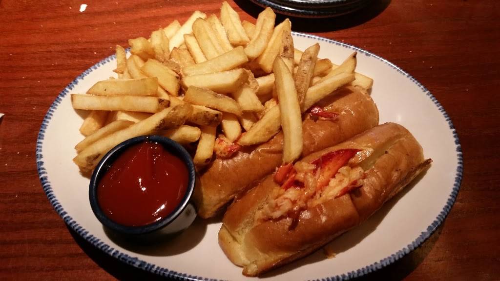 Red Lobster | restaurant | 3420 E Kimberly Rd, Davenport, IA 52807, USA | 5633597185 OR +1 563-359-7185