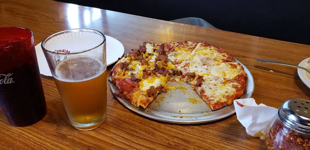 Mikeys Pizzeria | restaurant | 835 OR-99W, McMinnville, OR 97128, USA | 5038834448 OR +1 503-883-4448
