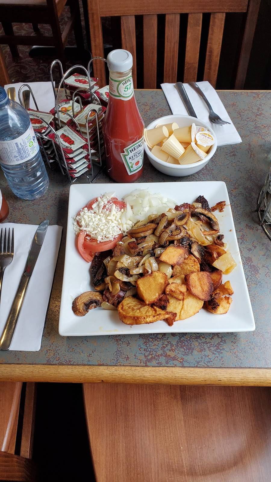 Georgian Circle Family Restaurant | restaurant | 1441 Mosley St #1, Wasaga Beach, ON L9Z 2B9, Canada | 7054292773 OR +1 705-429-2773