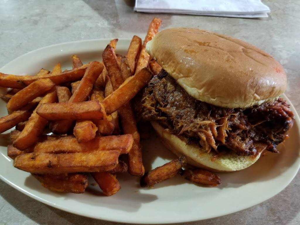 Fillys Roadhouse | restaurant | 1615 N Apache Trail, Apache Junction, AZ 85119, USA | 4806713056 OR +1 480-671-3056