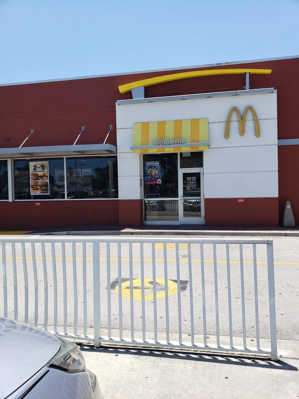 McDonalds | cafe | 1925 US-1, Vero Beach, FL 32960, USA | 7725678878 OR +1 772-567-8878