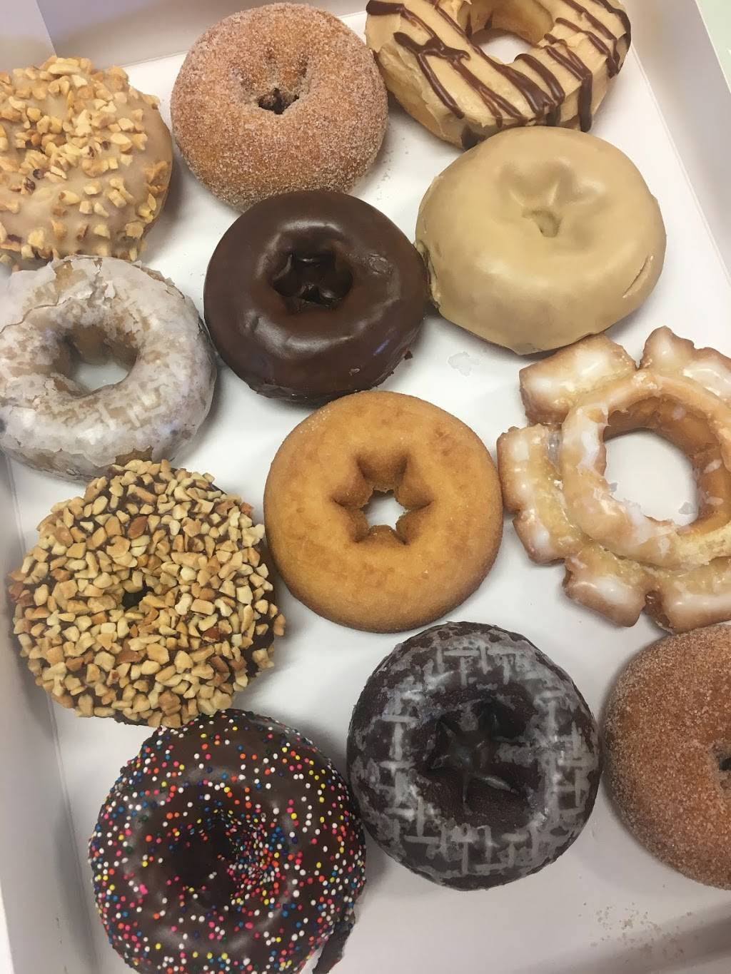 Daylight Donuts, Park City | bakery | 1500 East 61st St N, Park City, KS 67219, USA | 3165008288 OR +1 316-500-8288