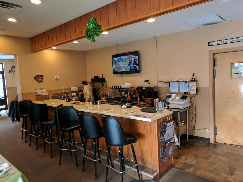 Brady Js | restaurant | 24 Maple Ave, Bloomfield, NY 14469, USA | 5856574611 OR +1 585-657-4611