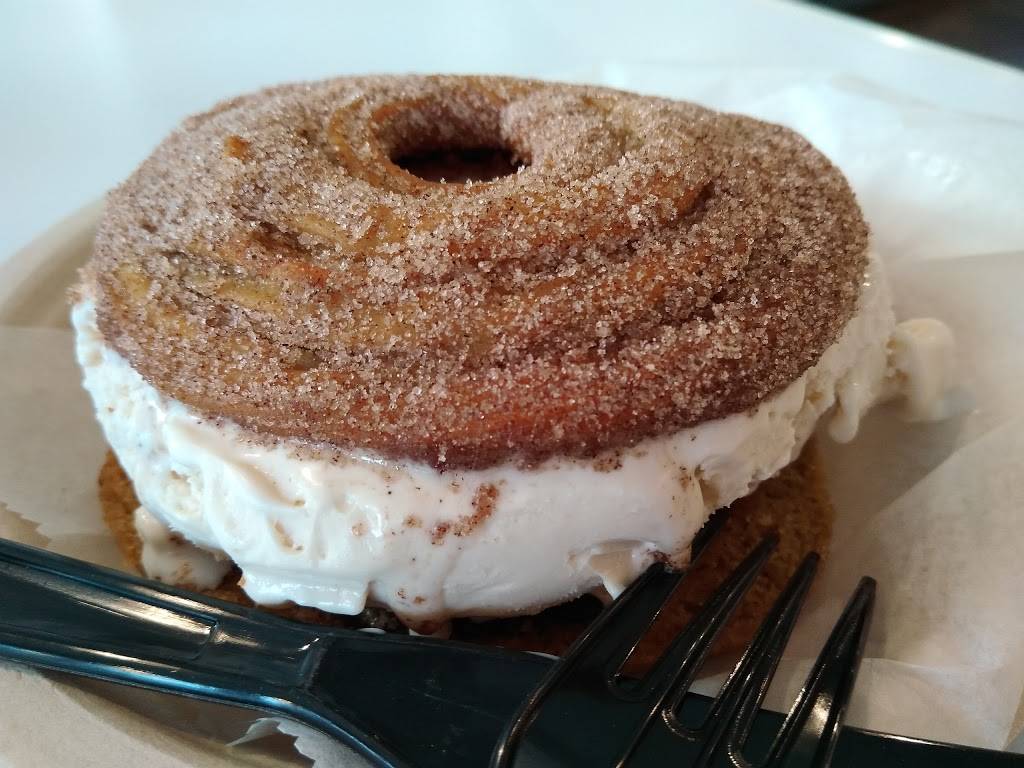 CHOUX CREME | restaurant | 115 E. COMMONWEALTH A, Fullerton, CA 92832, USA | 7147386022 OR +1 714-738-6022