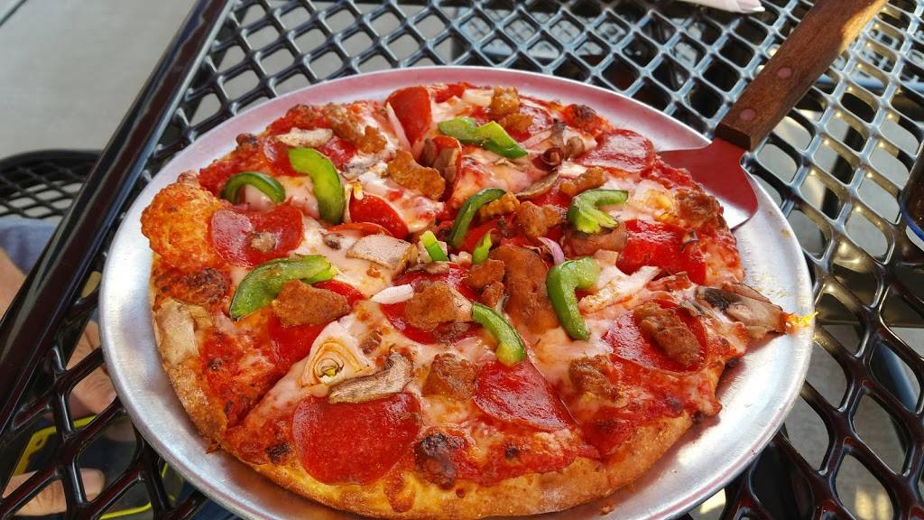 Foxs Pizza Den | restaurant | 500 E Main St, Pomeroy, OH 45769, USA | 7409929040 OR +1 740-992-9040