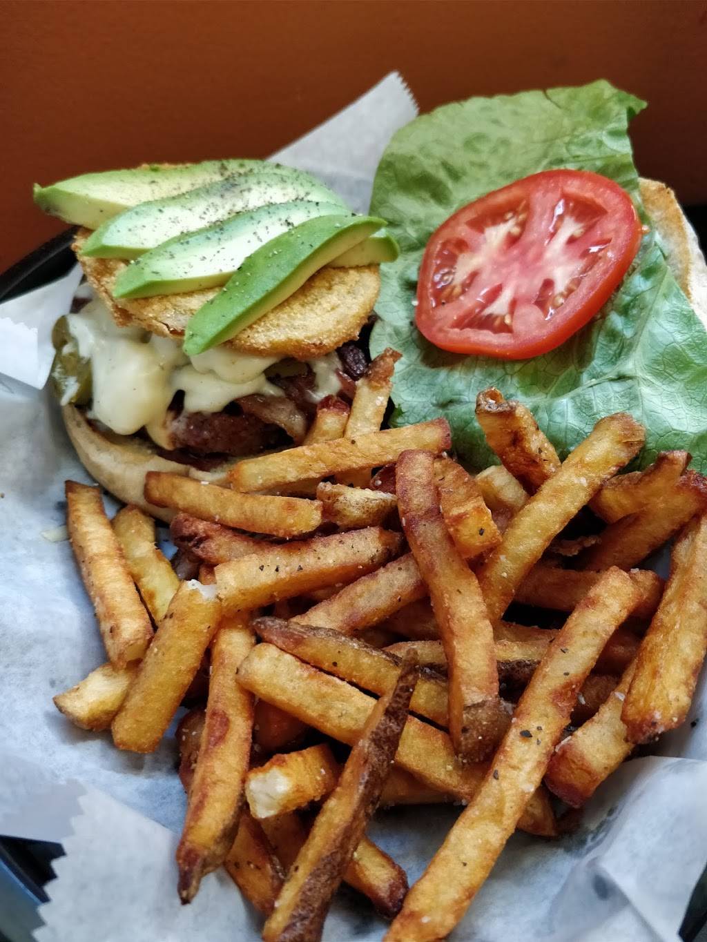 Brewburgers Taphouse | restaurant | 5861 54th Ave N, Kenneth City, FL 33709, USA | 7275922901 OR +1 727-592-2901