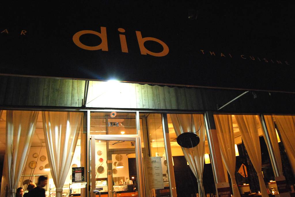 Dib Sushi Bar and Thai Cuisine | restaurant | 1025 W Lawrence Ave, Chicago, IL 60640, USA | 7735610200 OR +1 773-561-0200