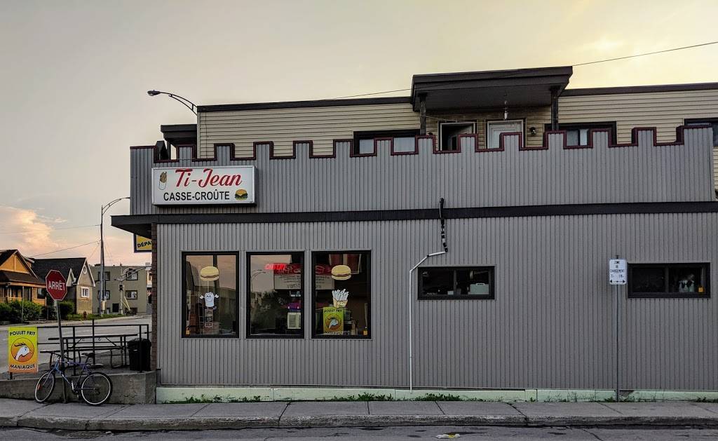 Ti-Jean | restaurant | 64a Boulevard Saint-Raymond, Gatineau, QC J8Y 1S2, Canada | 8195256333 OR +1 819-525-6333