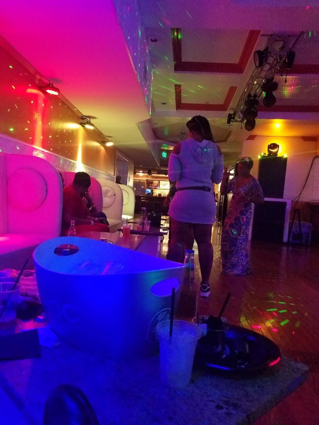 The ONE Sports Bar & Lounge | restaurant | 4314 Curtis Ave, Baltimore, MD 21226, USA | 4103540456 OR +1 410-354-0456